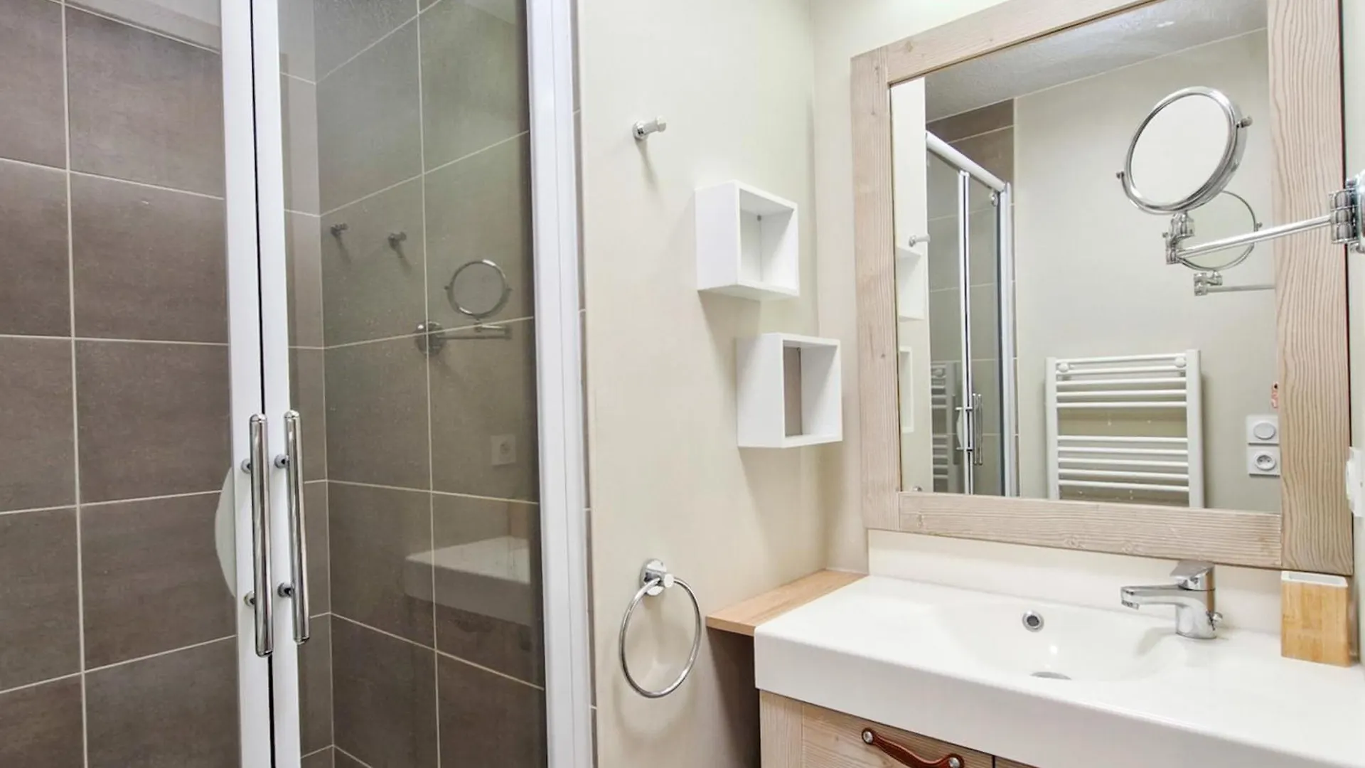 Appartement Spacieux - Depart Skis Aux Pieds - Piscine & Parking Inclus - Fr-1-425-231 Arâches