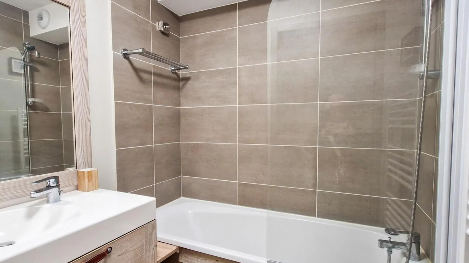 Apartment Appartement Spacieux - Depart Skis Aux Pieds - Piscine & Parking Inclus - Fr-1-425-231 Araches-la-Frasse